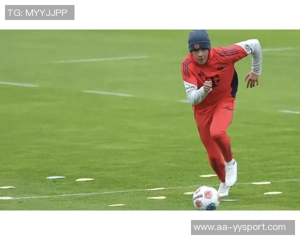 穆西亚拉首次恢复有球训练戴维斯即将回归合练状态