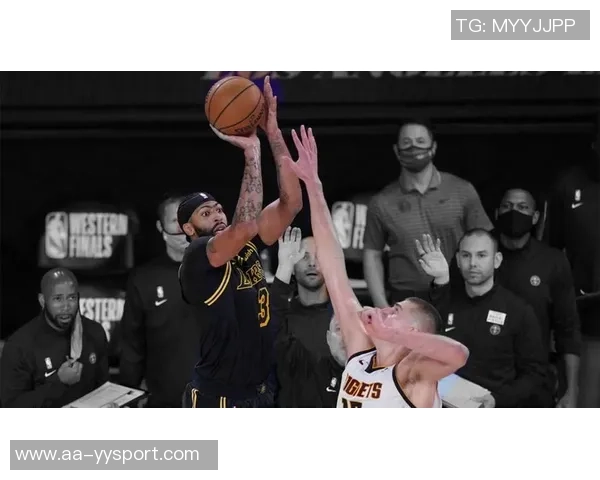 浓眉半场0分回顾上次发生在去年圣诞大战前的伤退时刻 浓眉半场0分回顾上次发生在去年圣诞大战前的伤退时刻