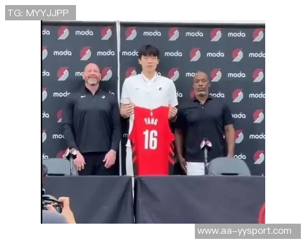 比卢普斯称赞杨瀚森挡拆后决策能力强调其出色的防守阅读能力 比卢普斯称赞杨瀚森挡拆后决策能力强调其出色的防守阅读能力